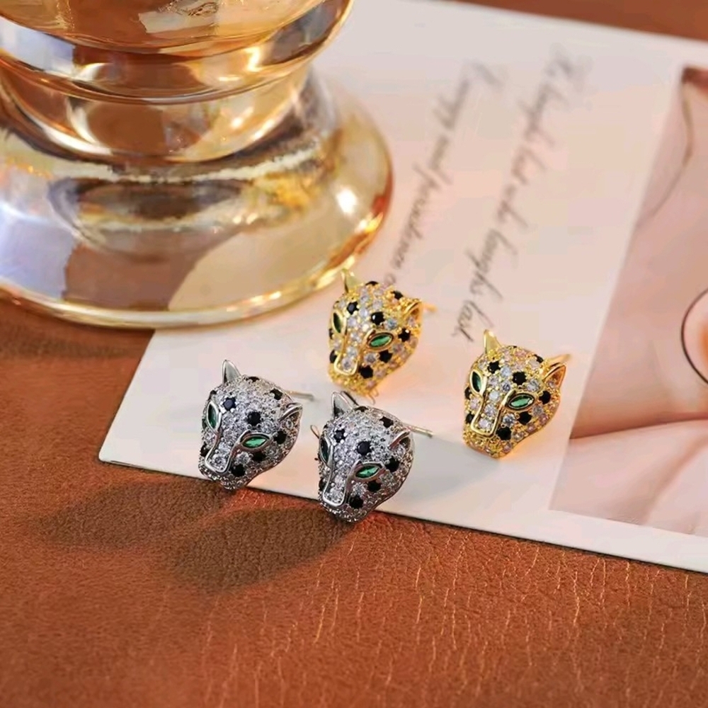 💎PANTHER Black Stone and Pave Earrings, Cheetah, Pierced Emerald GreenEyes - Picture 5 of 6